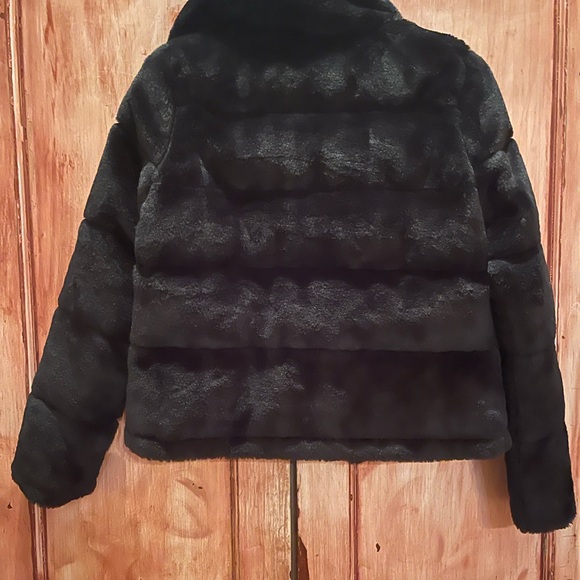 Abercrombie and fitch faux fur cropped puffer NWOT - Picture 2 of 6